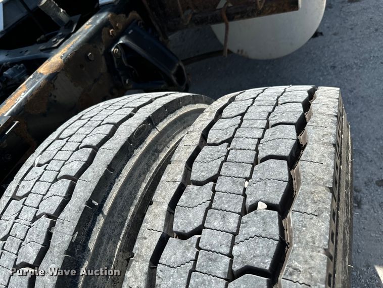 image for item DX0850 2013 Kenworth T660 semi truck