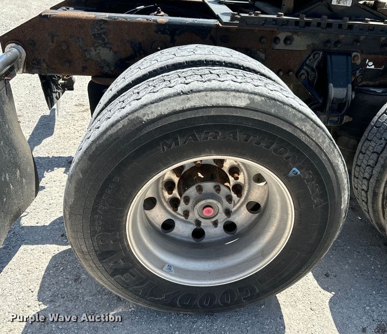 image for item DX0850 2013 Kenworth T660 semi truck