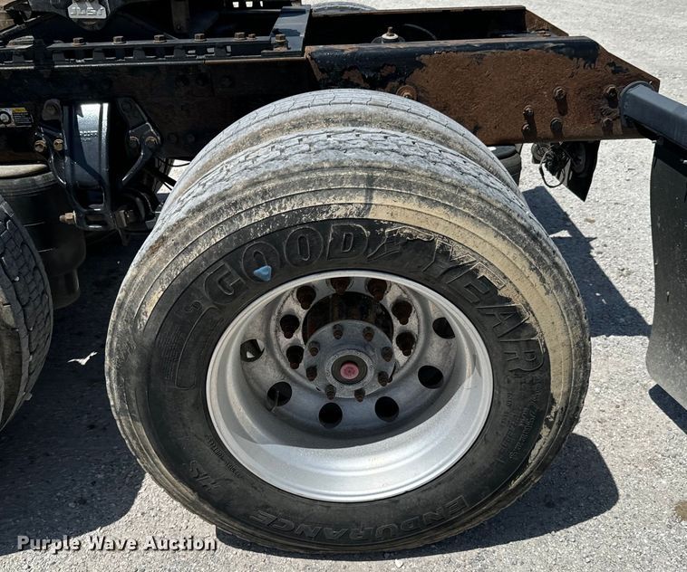 image for item DX0850 2013 Kenworth T660 semi truck