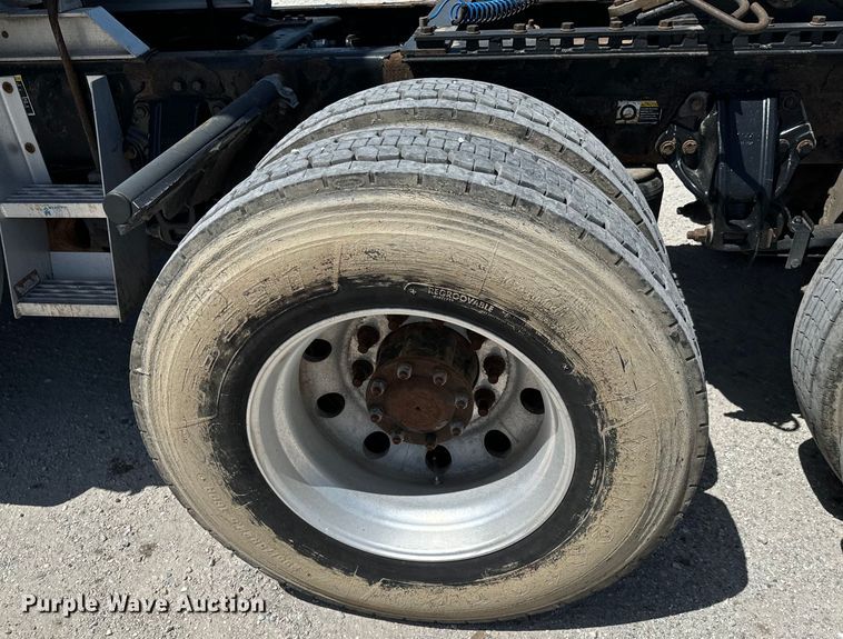 image for item DX0850 2013 Kenworth T660 semi truck