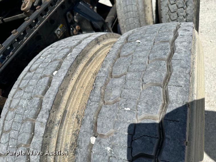 image for item DX0850 2013 Kenworth T660 semi truck