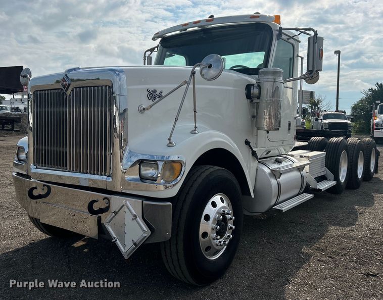 image for item EG0713 2011 International  9900ix semi truck