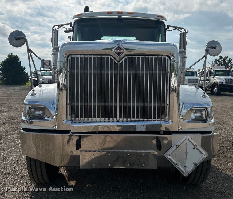 image for item EG0713 2011 International  9900ix semi truck