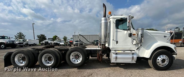 image for item EG0713 2011 International  9900ix semi truck