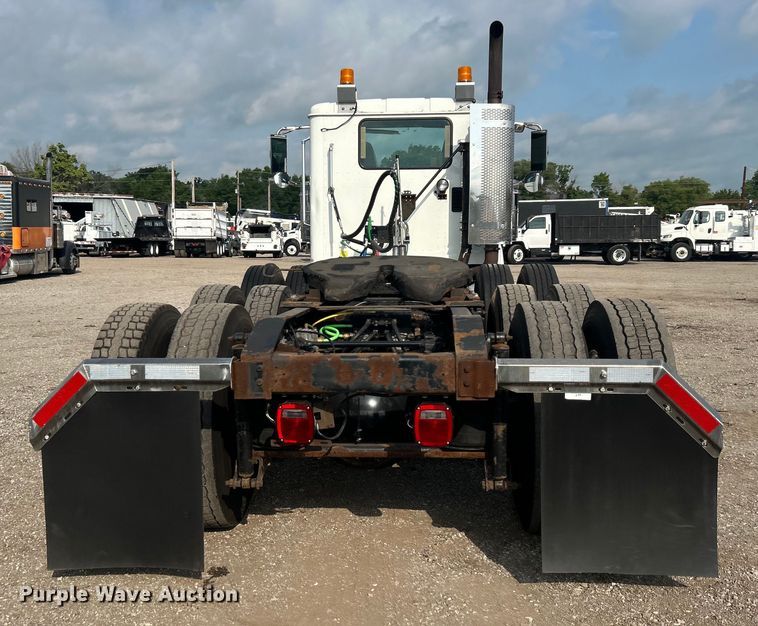 image for item EG0713 2011 International  9900ix semi truck