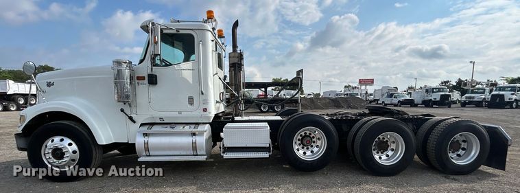 image for item EG0713 2011 International  9900ix semi truck