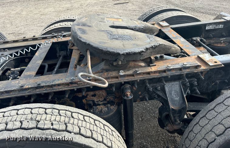 image for item EG0713 2011 International  9900ix semi truck