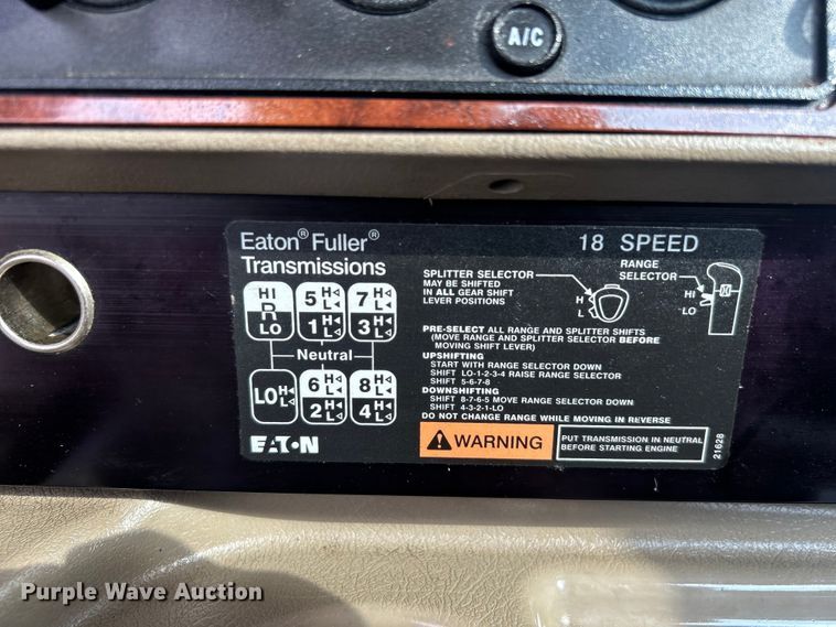 image for item EG0713 2011 International  9900ix semi truck