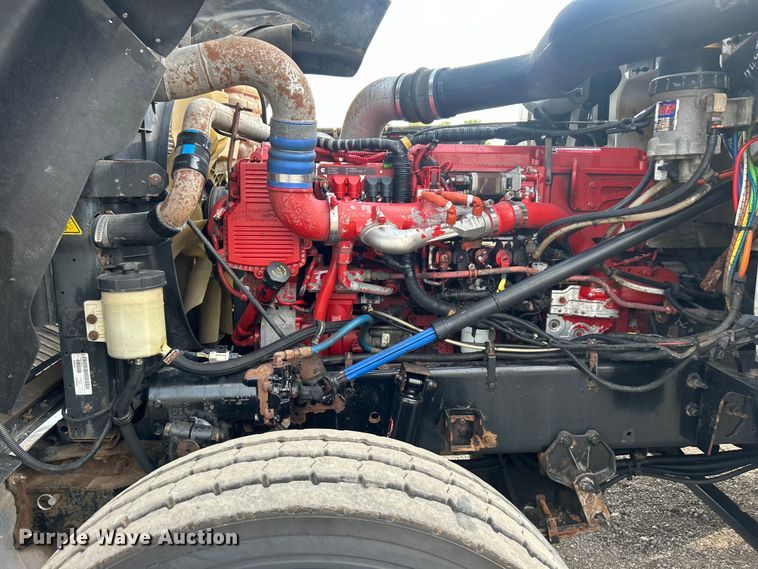 image for item EG0713 2011 International  9900ix semi truck