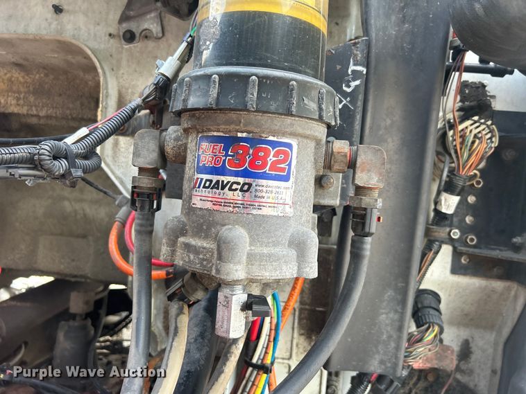 image for item EG0713 2011 International  9900ix semi truck