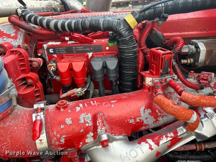 image for item EG0713 2011 International  9900ix semi truck