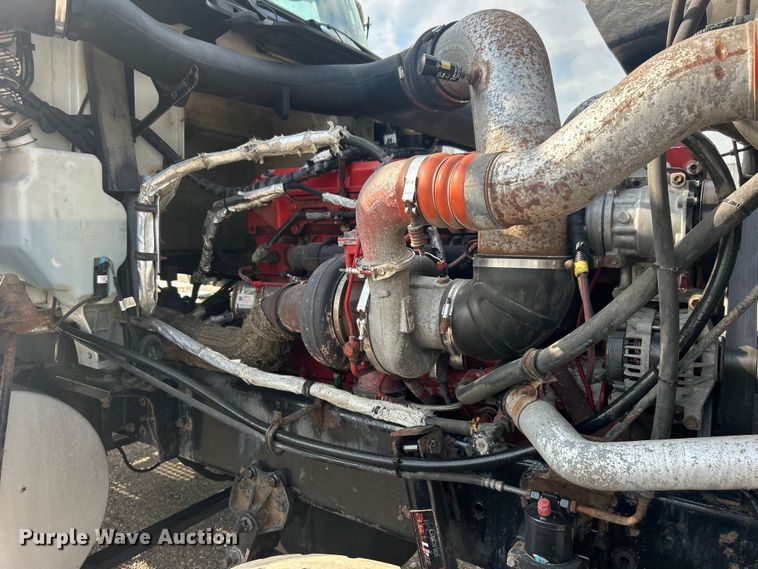 image for item EG0713 2011 International  9900ix semi truck