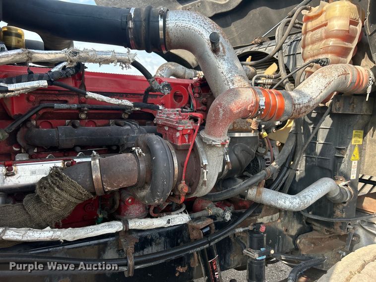 image for item EG0713 2011 International  9900ix semi truck