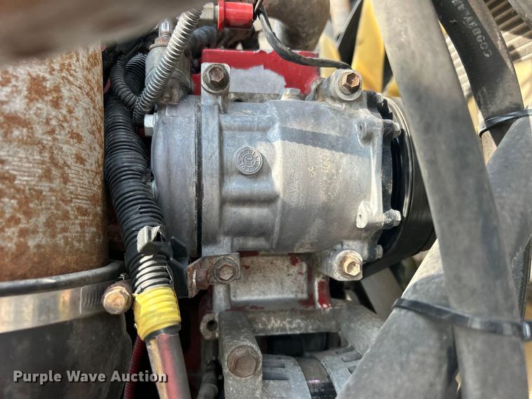 image for item EG0713 2011 International  9900ix semi truck