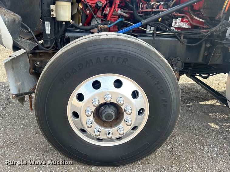 image for item EG0713 2011 International  9900ix semi truck