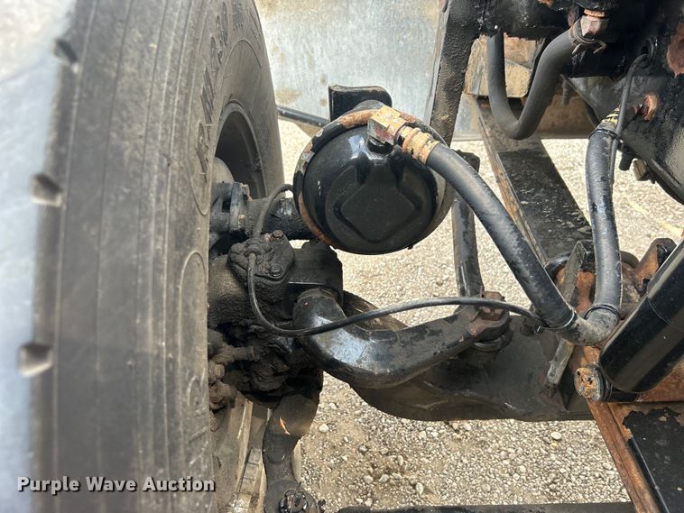 image for item EG0713 2011 International  9900ix semi truck