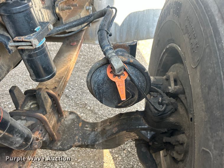 image for item EG0713 2011 International  9900ix semi truck