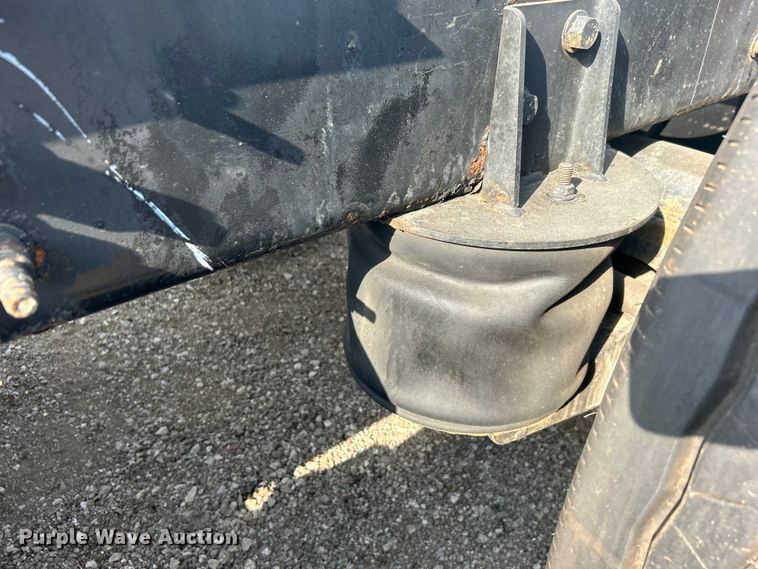 image for item EG0713 2011 International  9900ix semi truck