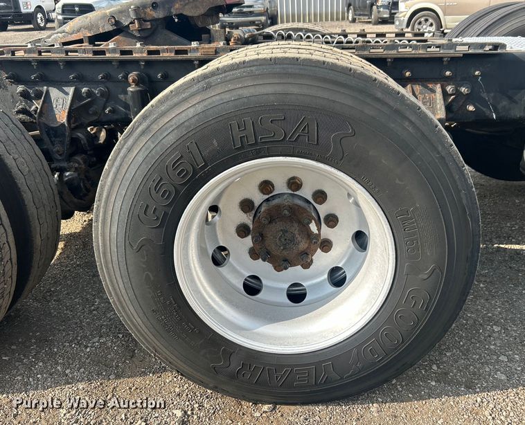 image for item EG0713 2011 International  9900ix semi truck