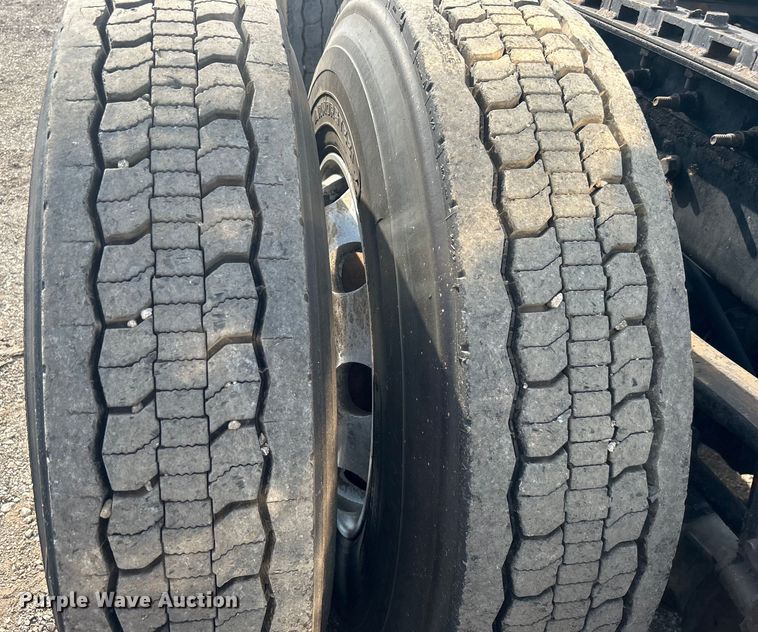 image for item EG0713 2011 International  9900ix semi truck