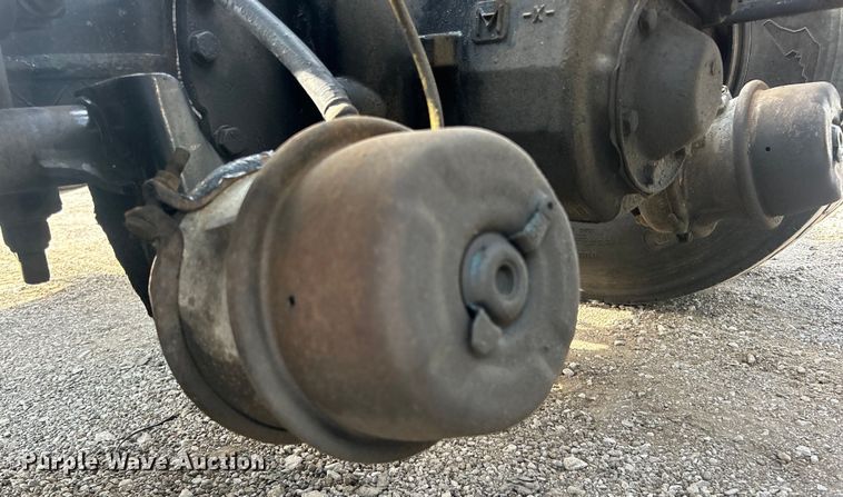 image for item EG0713 2011 International  9900ix semi truck