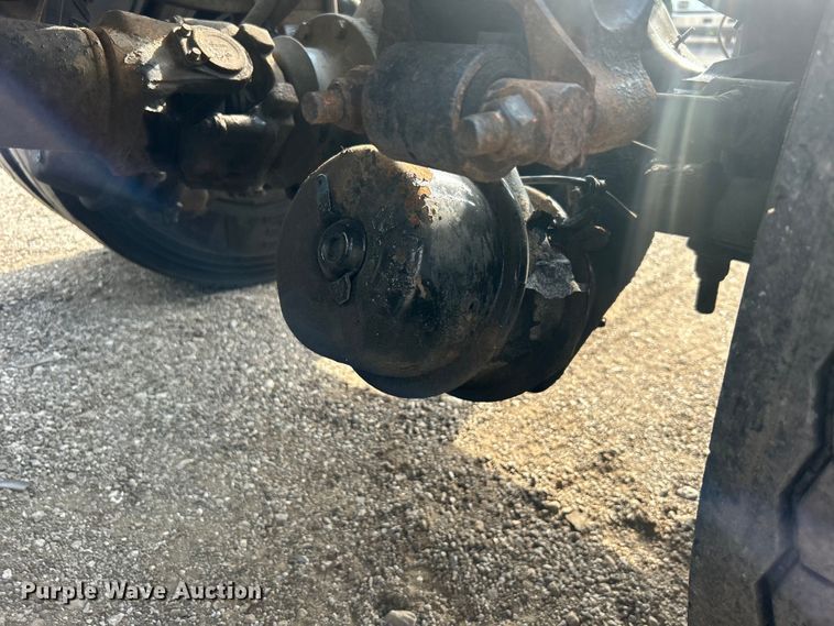 image for item EG0713 2011 International  9900ix semi truck