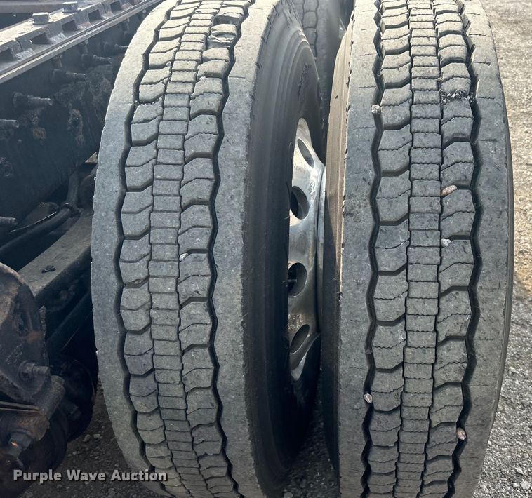 image for item EG0713 2011 International  9900ix semi truck