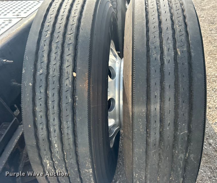 image for item EG0713 2011 International  9900ix semi truck