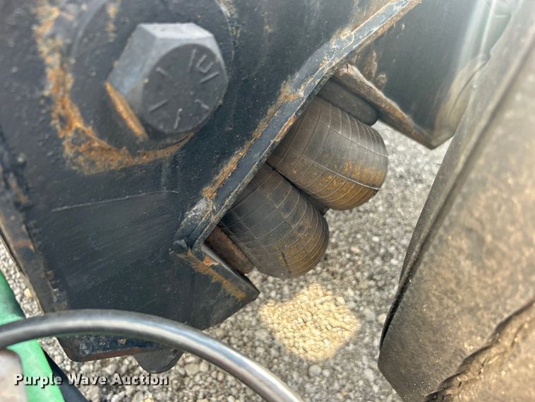 image for item EG0713 2011 International  9900ix semi truck