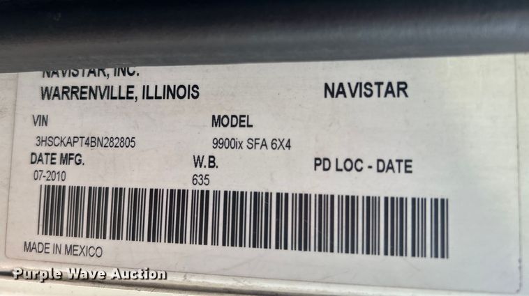 image for item EG0713 2011 International  9900ix semi truck