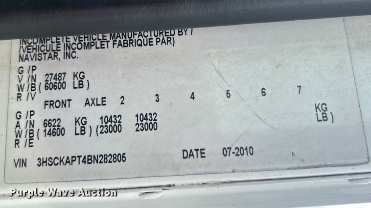 image for item EG0713 2011 International  9900ix semi truck