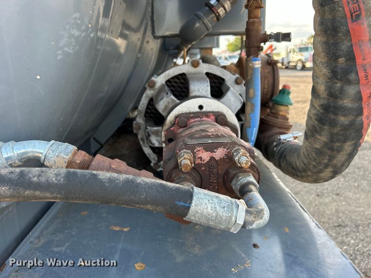 image for item EG0732 2012 Dragon Products, Inc. vacuum trailer