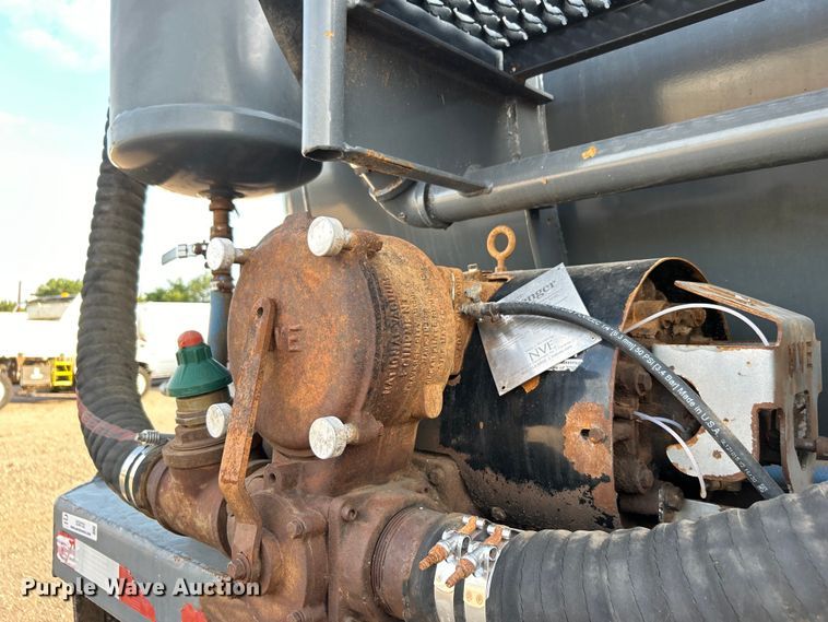 image for item EG0732 2012 Dragon Products, Inc. vacuum trailer