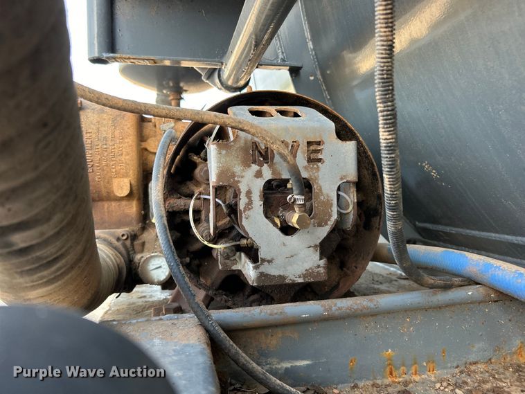 image for item EG0732 2012 Dragon Products, Inc. vacuum trailer