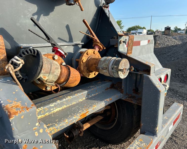 image for item EG0732 2012 Dragon Products, Inc. vacuum trailer