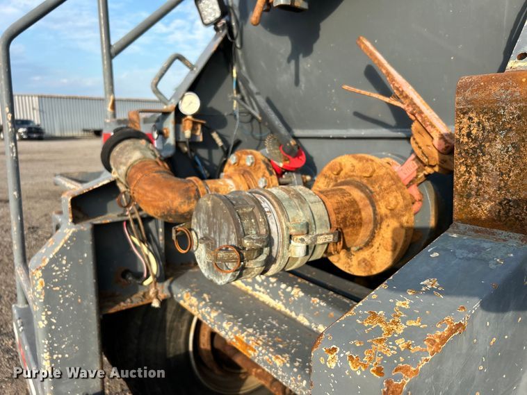 image for item EG0732 2012 Dragon Products, Inc. vacuum trailer