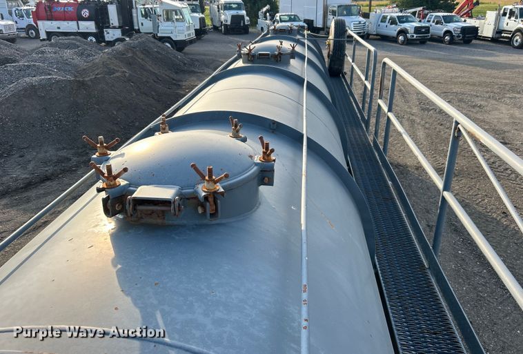 image for item EG0732 2012 Dragon Products, Inc. vacuum trailer