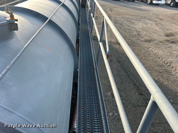 image for item EG0732 2012 Dragon Products, Inc. vacuum trailer