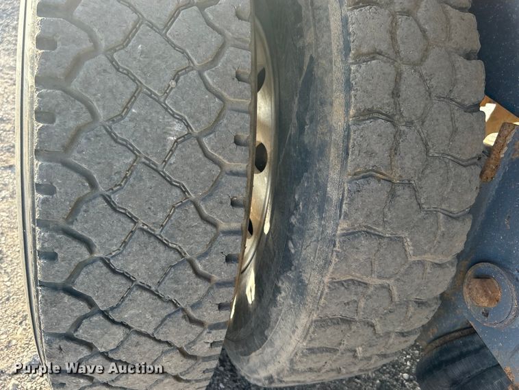 image for item EG0732 2012 Dragon Products, Inc. vacuum trailer