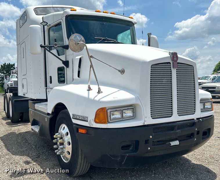 image for item EG0741 2005 Kenworth T600 semi truck
