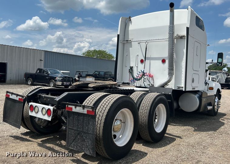 image for item EG0741 2005 Kenworth T600 semi truck