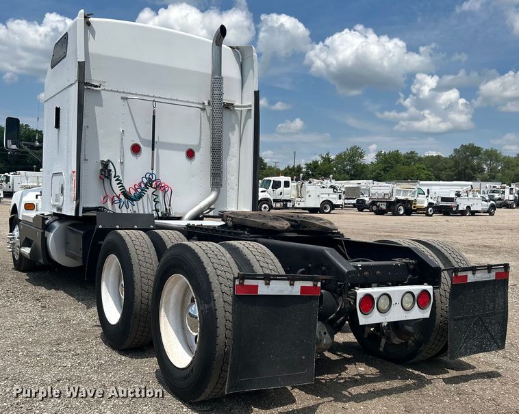 image for item EG0741 2005 Kenworth T600 semi truck