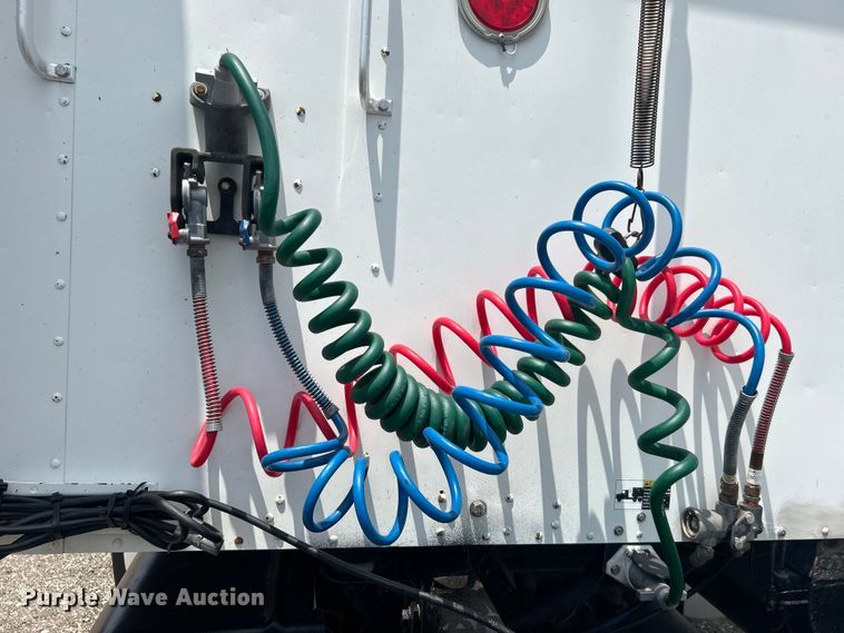 image for item EG0741 2005 Kenworth T600 semi truck