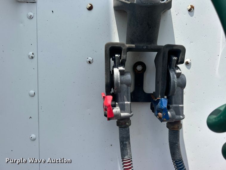 image for item EG0741 2005 Kenworth T600 semi truck