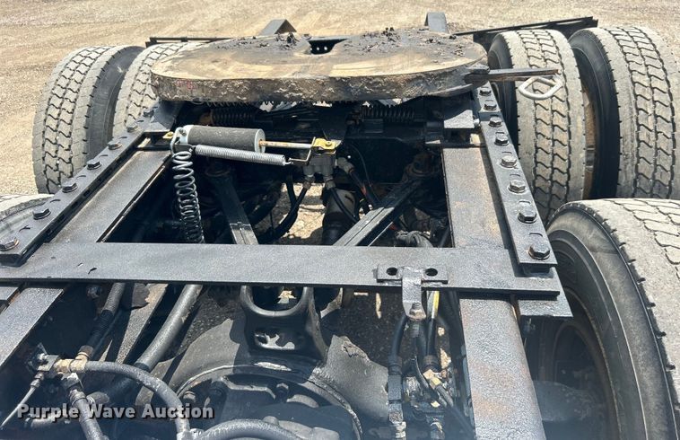 image for item EG0741 2005 Kenworth T600 semi truck