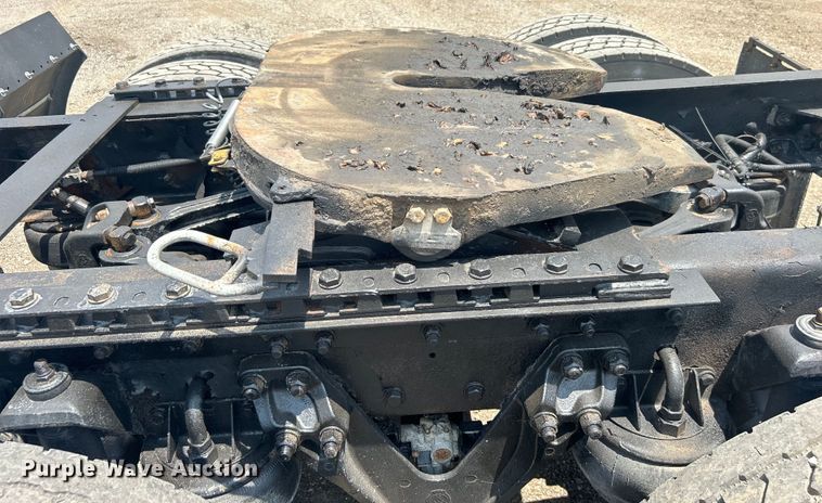 image for item EG0741 2005 Kenworth T600 semi truck