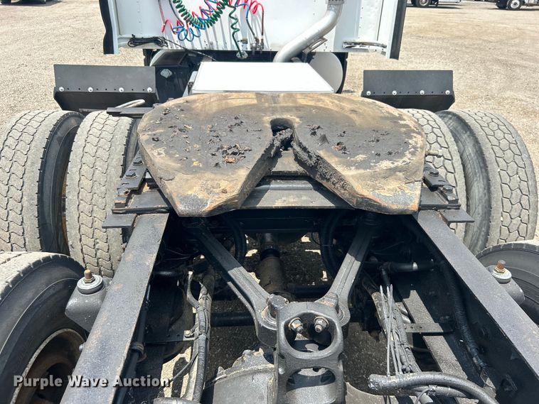 image for item EG0741 2005 Kenworth T600 semi truck