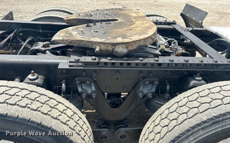 image for item EG0741 2005 Kenworth T600 semi truck