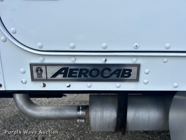 image for item EG0741 2005 Kenworth T600 semi truck