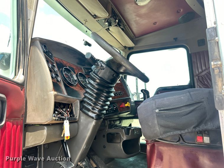 image for item EG0741 2005 Kenworth T600 semi truck